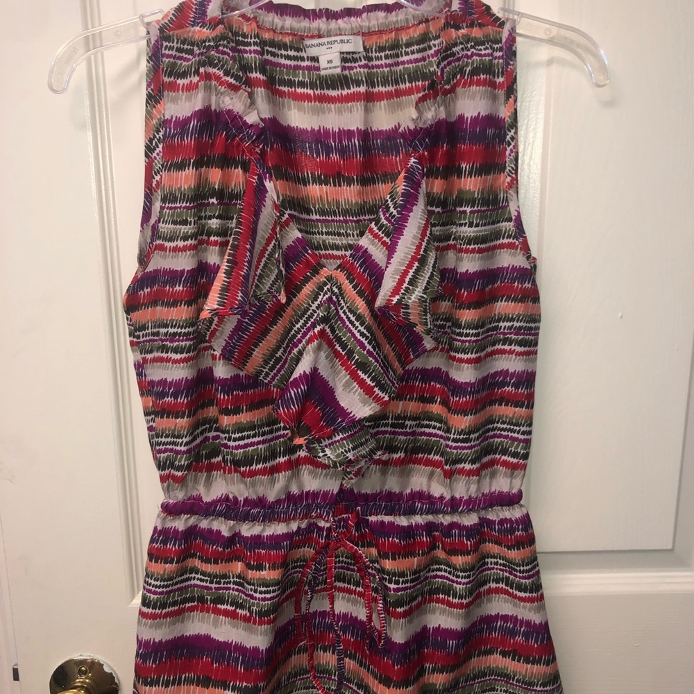 Banana Republic sleeves multi color shirt. Ruffle at neck. Elastic & tie waist